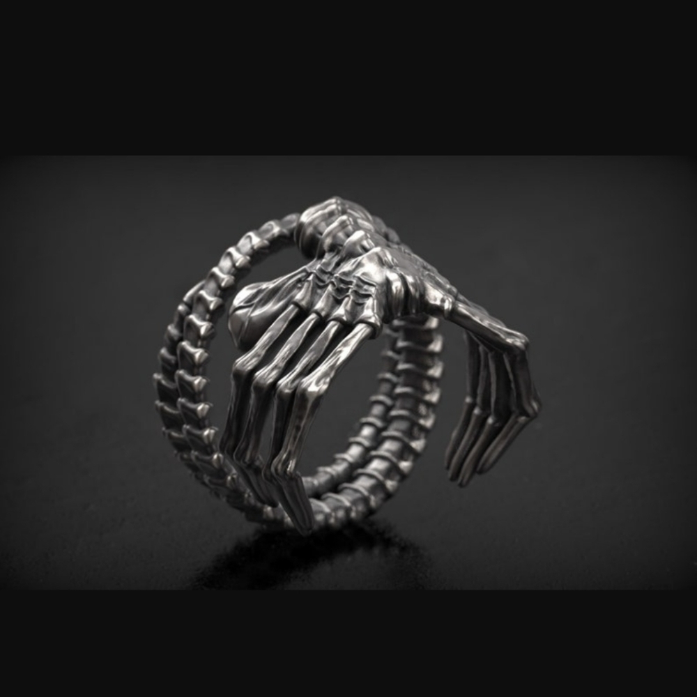 Aliens facehugger ring